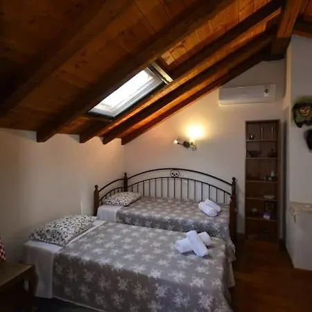 Two-storey House With Loft At Agria,volos * 아기라